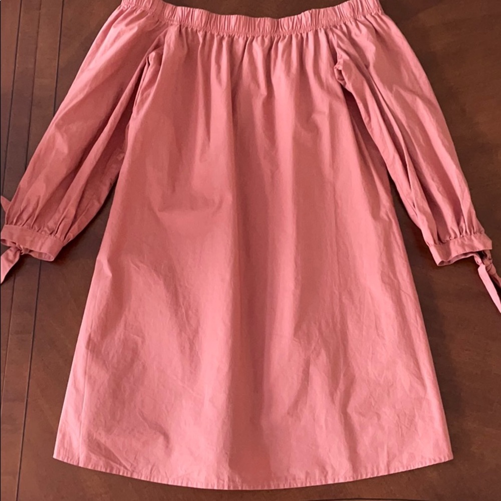 Abercrombie & Fitch Off the Shoulder Dress